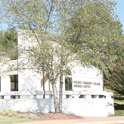 The Holmes Grenada Campus recognized students' honors by having instructors write letters to the award recipients explaining why they were chosen.